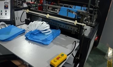 PLC steuern die nicht gesponnene Kasten-Tasche, die Maschine für Griff-wiederverwendbare Tasche herstellt